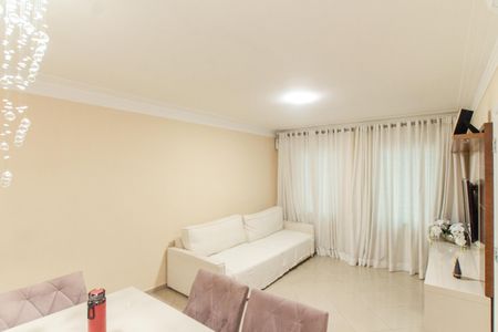 Casa à venda com 107m², 3 quartos e 2 vagas Casa à venda com 107m², 3 quartos e 2 vagasSala