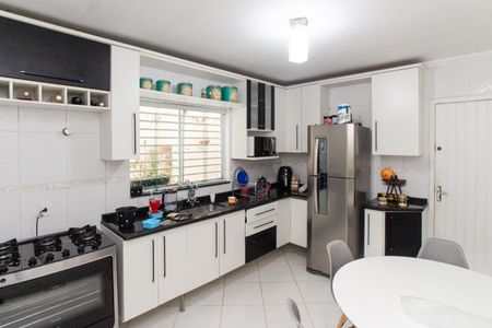 Casa à venda com 107m², 3 quartos e 2 vagas Casa à venda com 107m², 3 quartos e 2 vagasCozinha