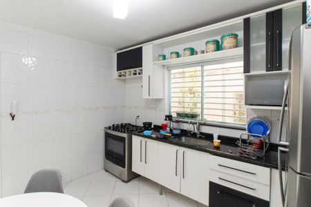 Casa à venda com 107m², 3 quartos e 2 vagas Casa à venda com 107m², 3 quartos e 2 vagasCozinha