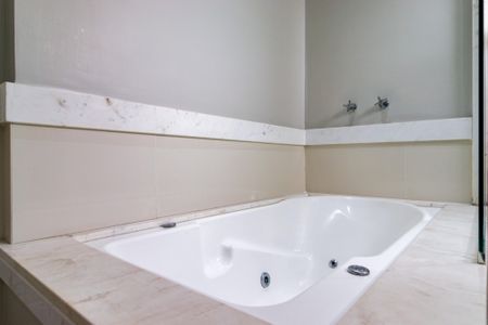 Apartamento à venda com 178m², 3 quartos e 4 vagas Apartamento à venda com 178m², 3 quartos e 4 vagasBanheiro da Suíte