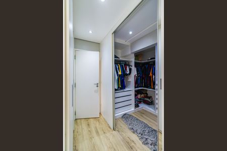 Apartamento à venda com 178m², 3 quartos e 4 vagas Apartamento à venda com 178m², 3 quartos e 4 vagasCloset da suíte