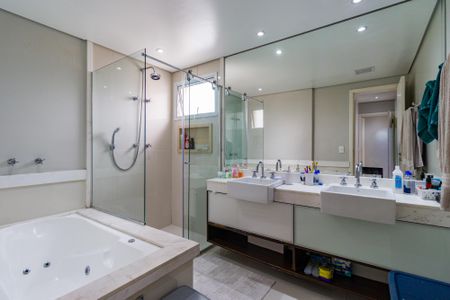 Apartamento à venda com 178m², 3 quartos e 4 vagas Apartamento à venda com 178m², 3 quartos e 4 vagasBanheiro da Suíte