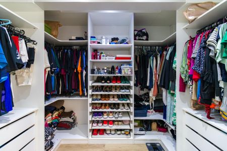 Apartamento à venda com 178m², 3 quartos e 4 vagas Apartamento à venda com 178m², 3 quartos e 4 vagasCloset da suíte