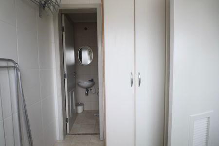 Apartamento para alugar com 160m², 4 quartos e 2 vagas Apartamento para alugar com 160m², 4 quartos e 2 vagasBanheiro de Serviço