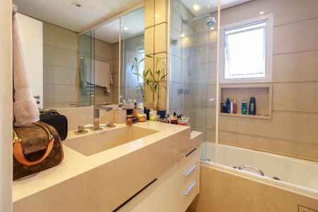 Apartamento à venda com 145m², 2 quartos e 3 vagas Apartamento à venda com 145m², 2 quartos e 3 vagasSuíte Principal - Banheiro 2