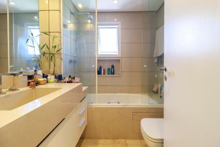 Apartamento à venda com 145m², 2 quartos e 3 vagas Apartamento à venda com 145m², 2 quartos e 3 vagasSuíte Principal - Banheiro 2