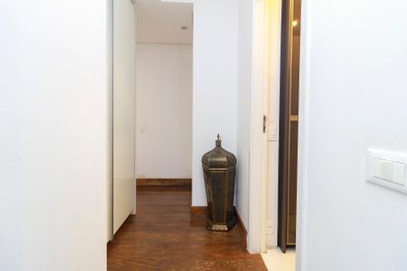 Apartamento à venda com 145m², 2 quartos e 3 vagas Apartamento à venda com 145m², 2 quartos e 3 vagasCorredor