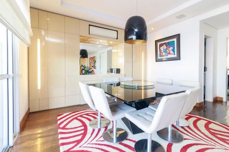 Apartamento à venda com 145m², 2 quartos e 3 vagas Apartamento à venda com 145m², 2 quartos e 3 vagasSala