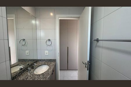 Apartamento à venda com 70m², 2 quartos e 2 vagasBanheiro da Suíte