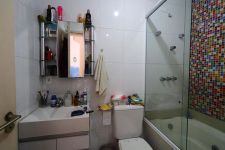 Casa à venda com 187m², 3 quartos e 4 vagasBanheiro da Suíte 2