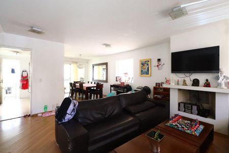 Sala de casa à venda com 3 quartos, 187m² em Vila Carrão, São Paulo