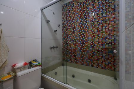 Casa à venda com 187m², 3 quartos e 4 vagasBanheiro da Suíte 2