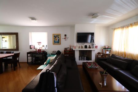 Sala de casa à venda com 3 quartos, 187m² em Vila Carrão, São Paulo