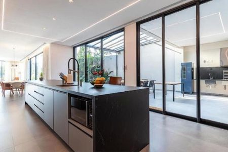 Casa à venda com 3 quartos, 1200m² em Santo Amaro, São Paulo