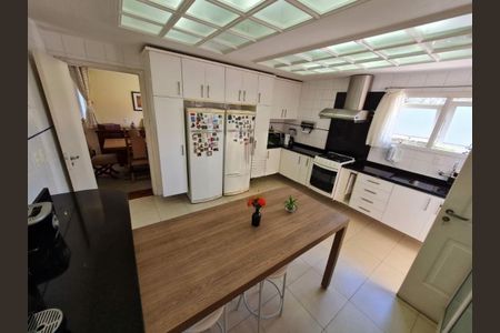 Casa à venda com 473m², 4 quartos e 4 vagas