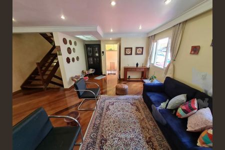 Casa à venda com 4 quartos, 473m² em Rio Pequeno, São Paulo