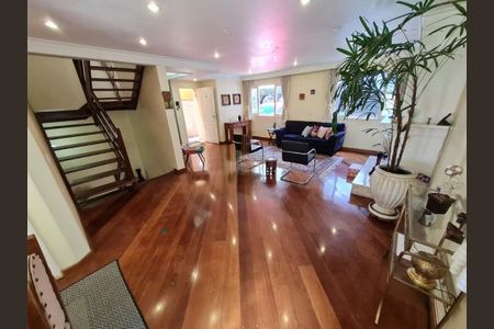 Casa à venda com 4 quartos, 473m² em Rio Pequeno, São Paulo