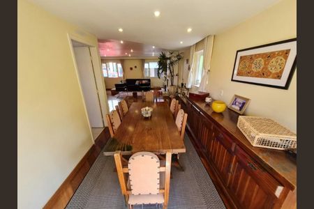 Casa à venda com 4 quartos, 473m² em Rio Pequeno, São Paulo