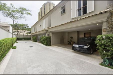 Casa à venda com 3 quartos, 279m² em Real Parque, São Paulo