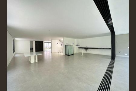 Casa à venda com 4 quartos, 828m² em Vila Elvira, São Paulo