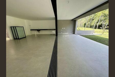 Casa à venda com 4 quartos, 828m² em Vila Elvira, São Paulo