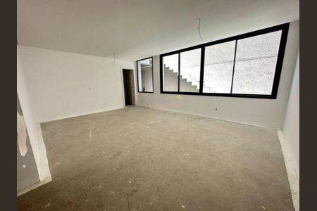 Casa à venda com 4 quartos, 828m² em Vila Elvira, São Paulo