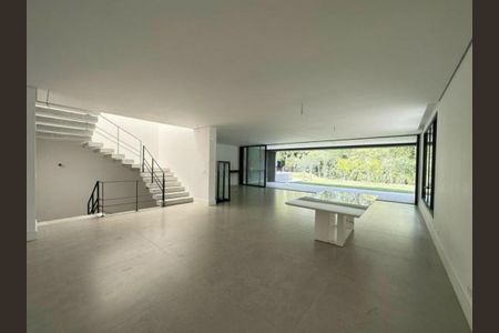 Casa à venda com 4 quartos, 828m² em Vila Elvira, São Paulo