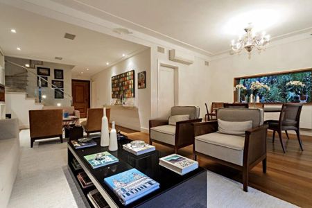 Casa à venda com 3 quartos, 273m² em Real Parque, São Paulo