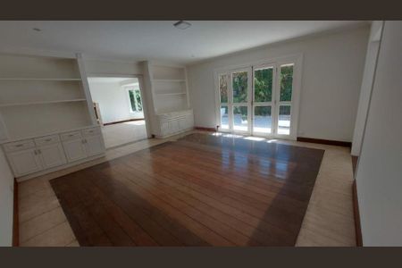 Casa à venda com 535m², 4 quartos e 2 vagas