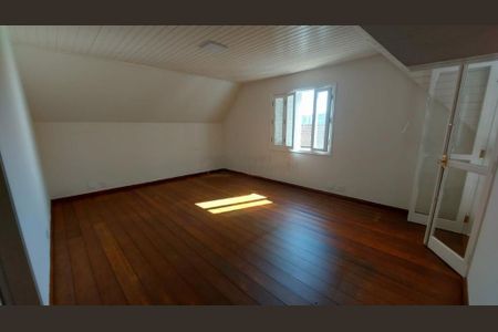 Casa à venda com 535m², 4 quartos e 2 vagas