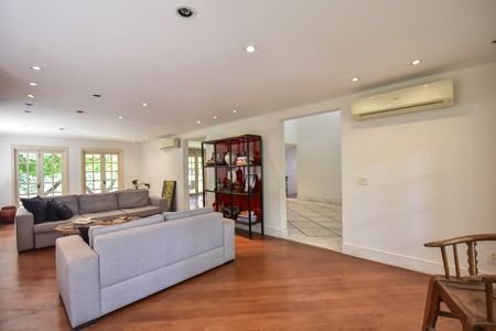 Casa à venda com 480m², 3 quartos e 4 vagasSala