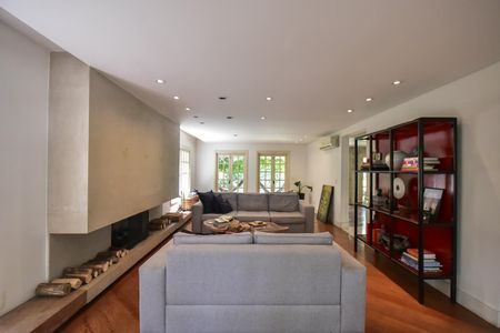 Casa à venda com 480m², 3 quartos e 4 vagasSala