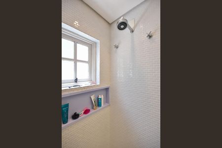 Casa à venda com 480m², 3 quartos e 4 vagasChuveiro do Banheiro da Suíte 2