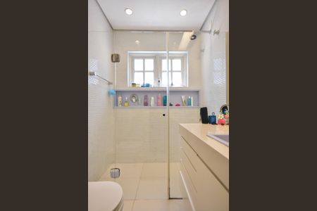 Casa à venda com 480m², 3 quartos e 4 vagasBanheiro Suíte 2