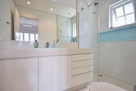 Casa à venda com 480m², 3 quartos e 4 vagasBanheiro Suíte 1