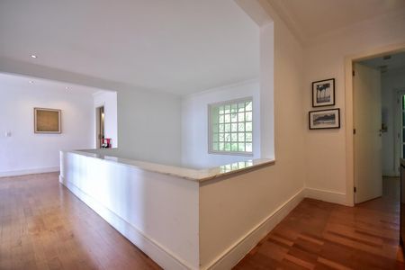 Casa à venda com 480m², 3 quartos e 4 vagasCorredor 