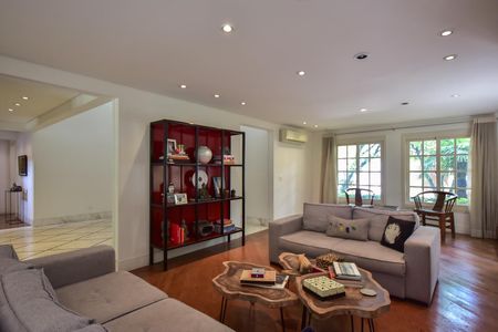 Casa à venda com 480m², 3 quartos e 4 vagasSala