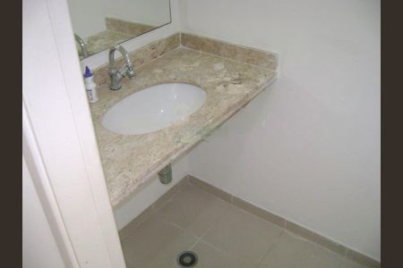 Casa à venda com 3 quartos, 100m² em Vila Carrão, São Paulo