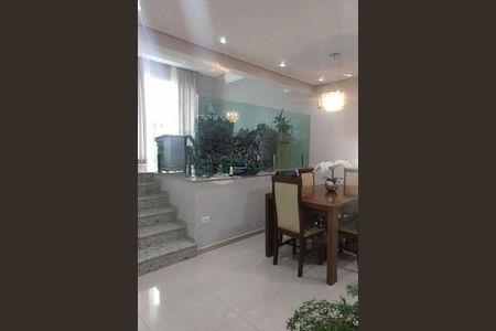 Casa à venda com 3 quartos, 200m² em Vila Carrão, São Paulo