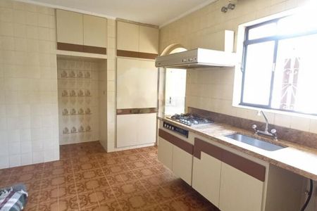 Casa à venda com 3 quartos, 267m² em Vila Claudia, São Paulo