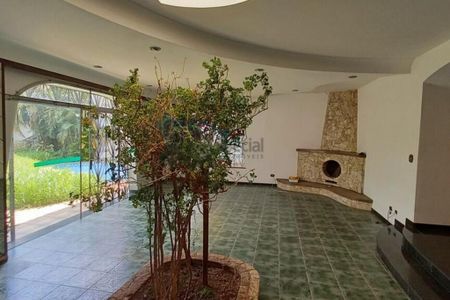 Casa à venda com 3 quartos, 267m² em Vila Claudia, São Paulo