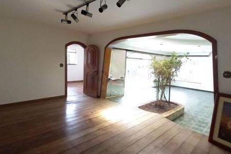 Casa à venda com 3 quartos, 267m² em Vila Claudia, São Paulo