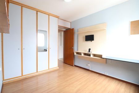 Apartamento à venda com 250m², 4 quartos e 3 vagasQuarto 2