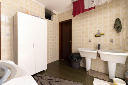 Casa à venda com 403m², 5 quartos e 6 vagasLavanderia