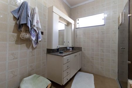 Casa à venda com 403m², 5 quartos e 6 vagasBanheiro da Suíte 1