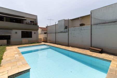 Casa à venda com 403m², 5 quartos e 6 vagasQuintal 