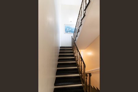 Casa à venda com 403m², 5 quartos e 6 vagasEscada 