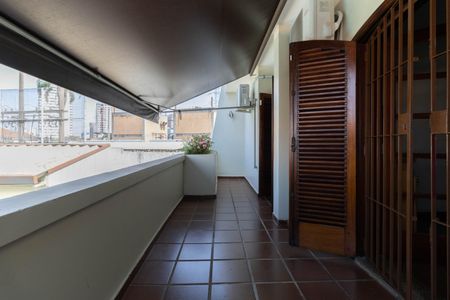 Casa à venda com 403m², 5 quartos e 6 vagasVaranda das da Suíte 2 e 1
