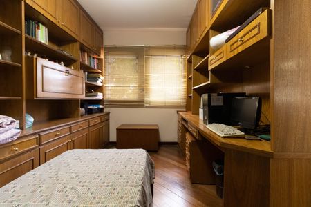 Casa à venda com 403m², 5 quartos e 6 vagasEscritório/Quarto 5