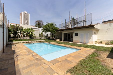 Casa à venda com 403m², 5 quartos e 6 vagasQuintal 